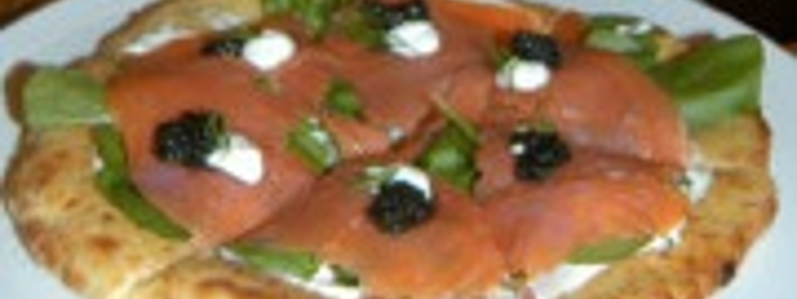 Smoked salmon pizzetta