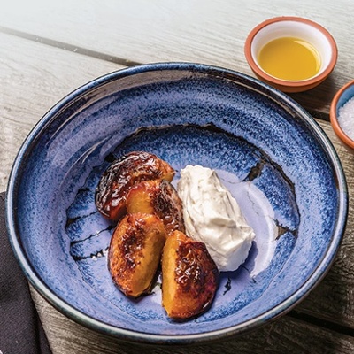 Grilled peaches with whipped cream and masa crumble