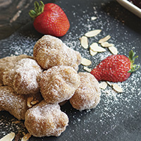 Warm mini-beignets