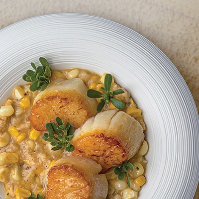 Seared scallop with hominy risotto