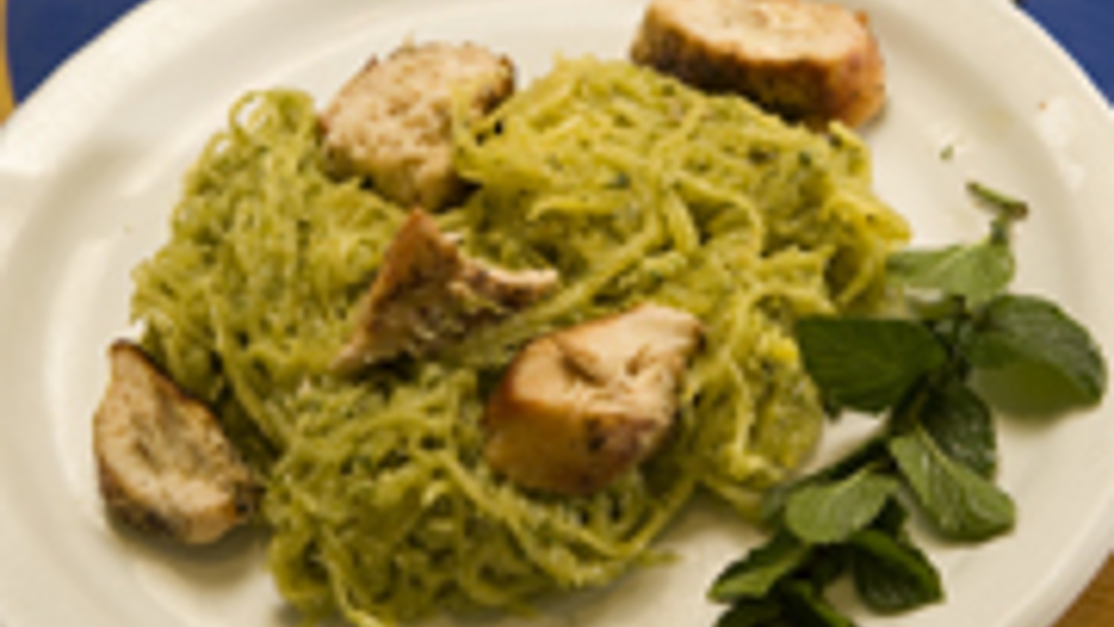 Pesto spaghetti squash