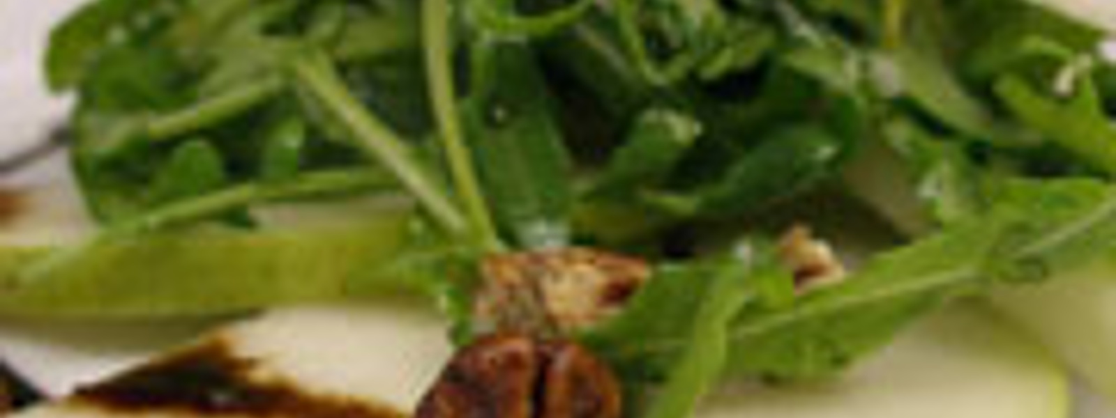 Pear and arugula salad with candied walnuts