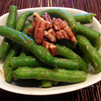 Green beans with pecans