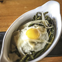 Grilled asparagus and egg