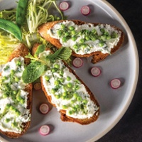 Spring pea and mint crostini