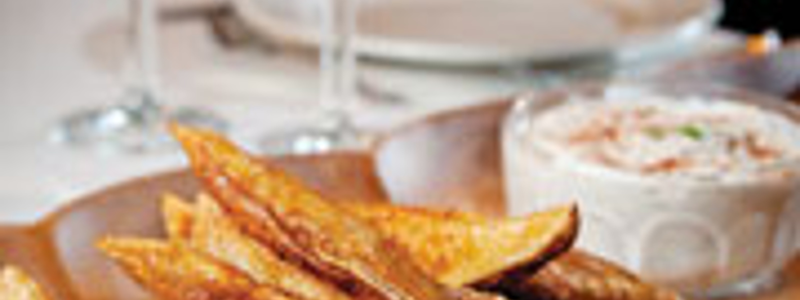 Smoky potato wedges with bacon cream dip