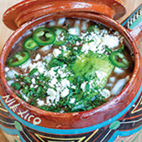 Frijoles de la olla compuestos (Brothy beans with garnish)