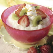 Creamy rice pudding with strawberries and kiwi