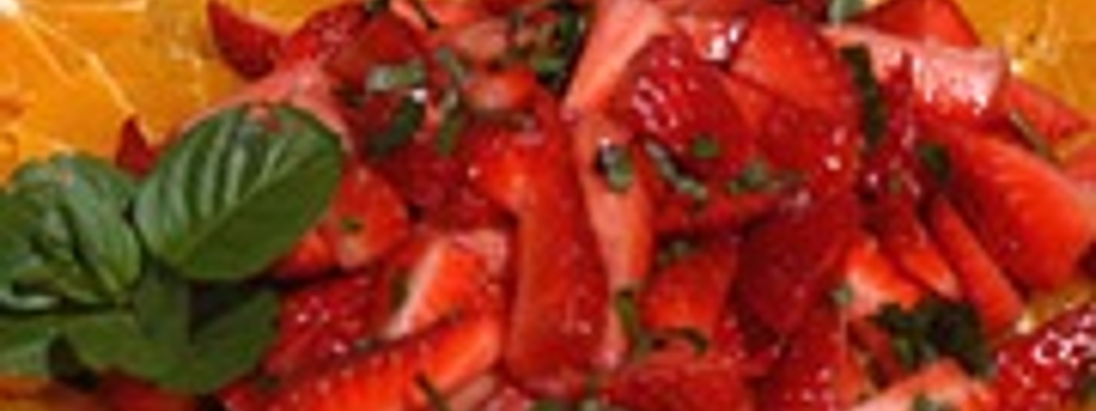 Strawberry tangelo salad